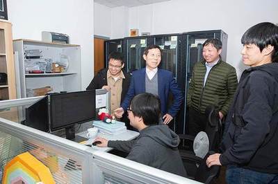 智慧防疫新突破 上海交大團隊為騰訊健康碼開發人臉識別技術，榮獲上?？萍歼M步特等獎